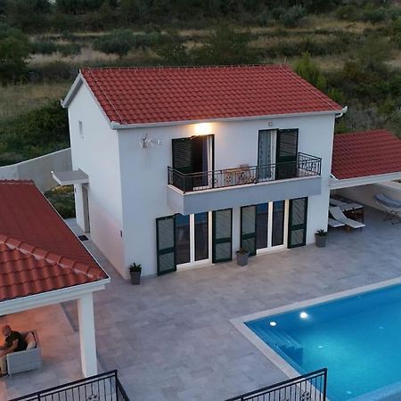 Villa Secluded House - Guaranteed Privacy - Heated Pool Klis Exterior foto