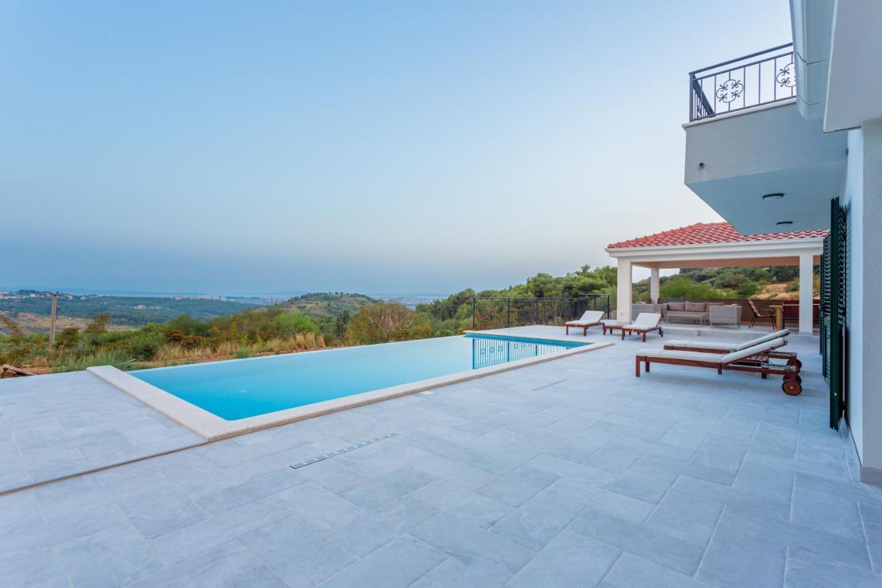 Villa Secluded House - Guaranteed Privacy - Heated Pool Klis Exterior foto