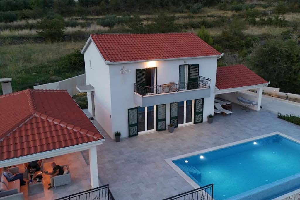 Villa Secluded House - Guaranteed Privacy - Heated Pool Klis Exterior foto